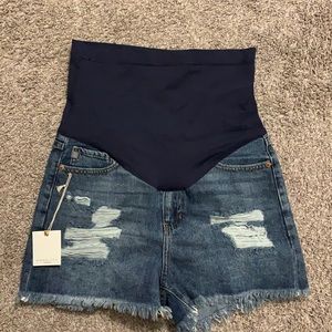 NWT Pinkblush raw hem distressed denim maternity shorts size Large